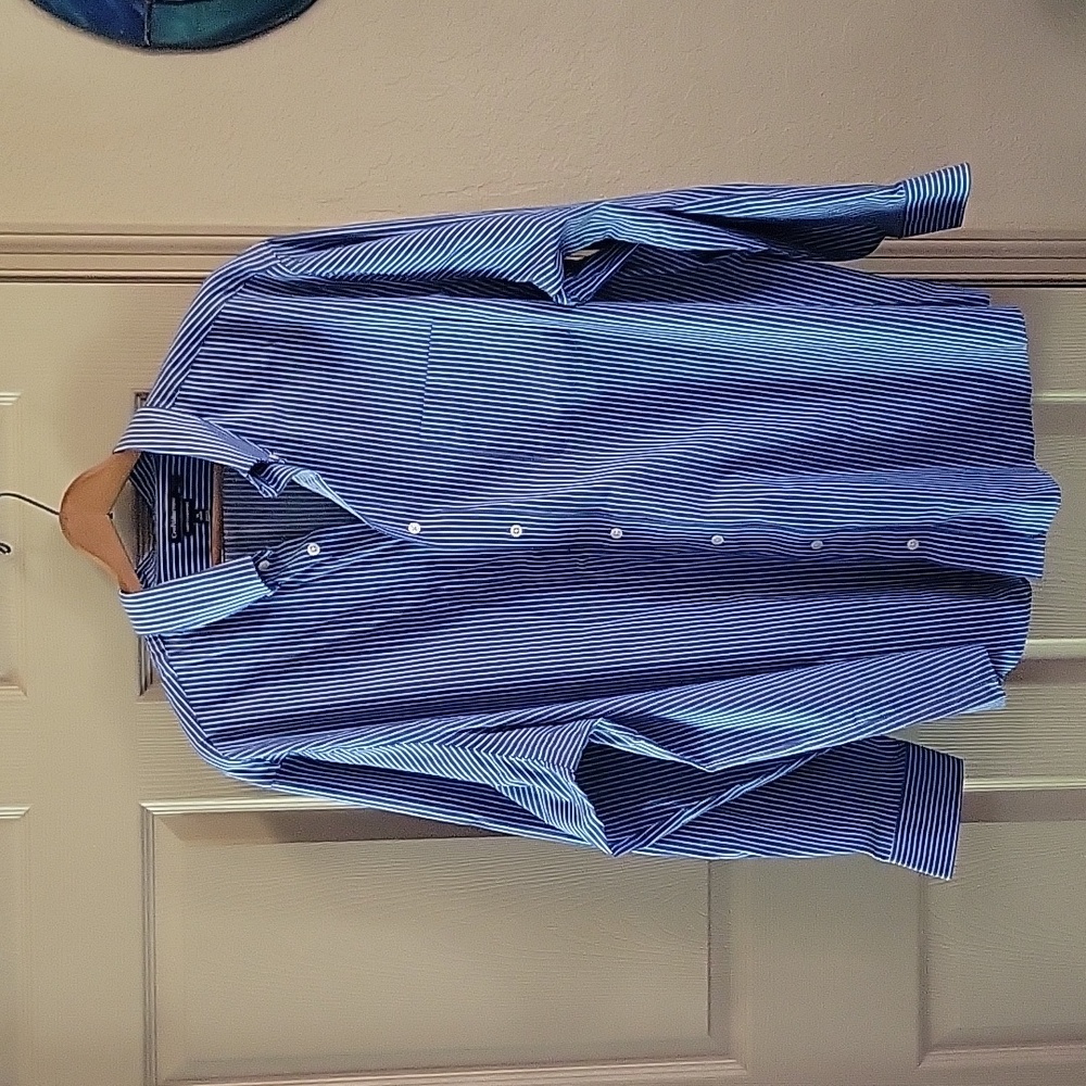 Mens blue a s white striped Ling slee ve men's dress shirt. Size 20